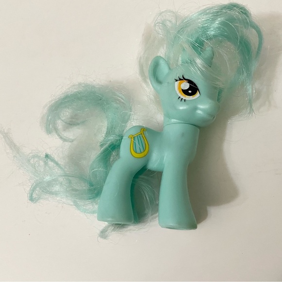 My Little Pony Friendship is Magic Lyra Heartstrings Figure Toy - Picture 8 of 13